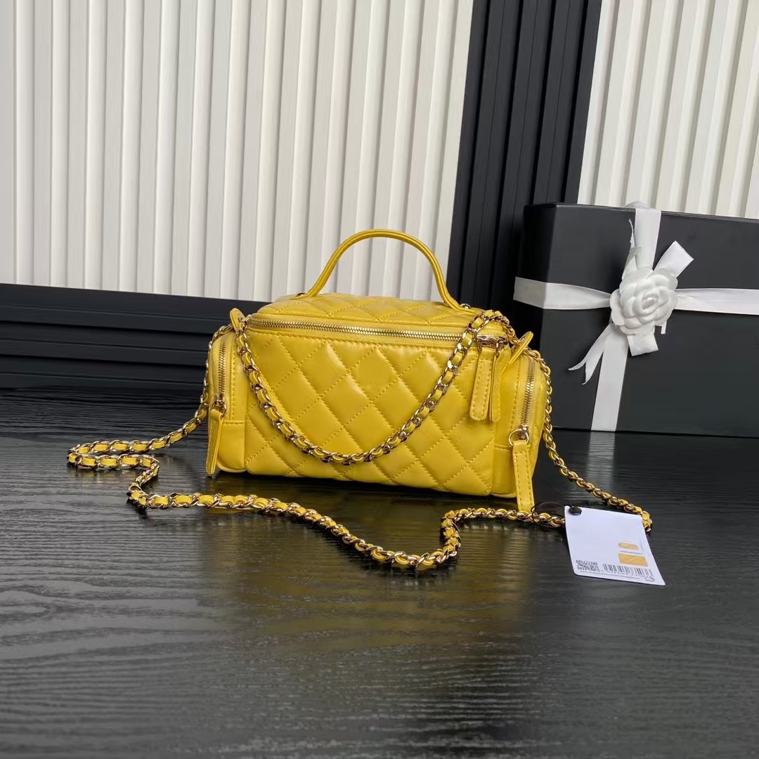 Designer Shoulder Fashion Bags bowg camera bag lambskin with gold metal soft comfortable touch high-end multi-layer design casual and fashionable