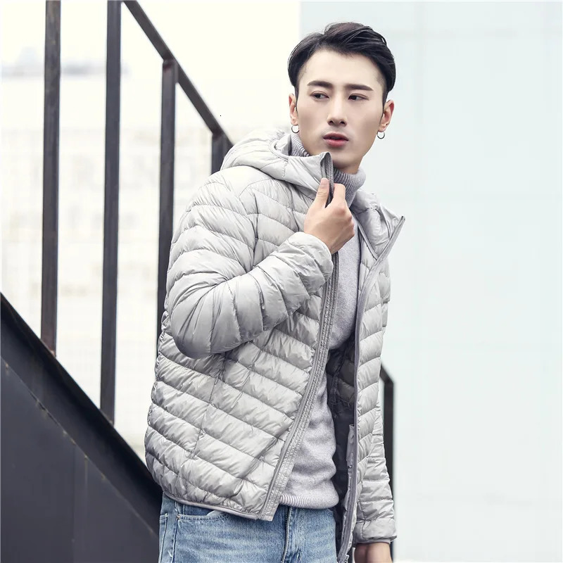 Automne Hiver Light Down Jacket Mens Fashion Hooded Short Large Ultrahin Lightweight Youth Slim Coat Jackets Y241024