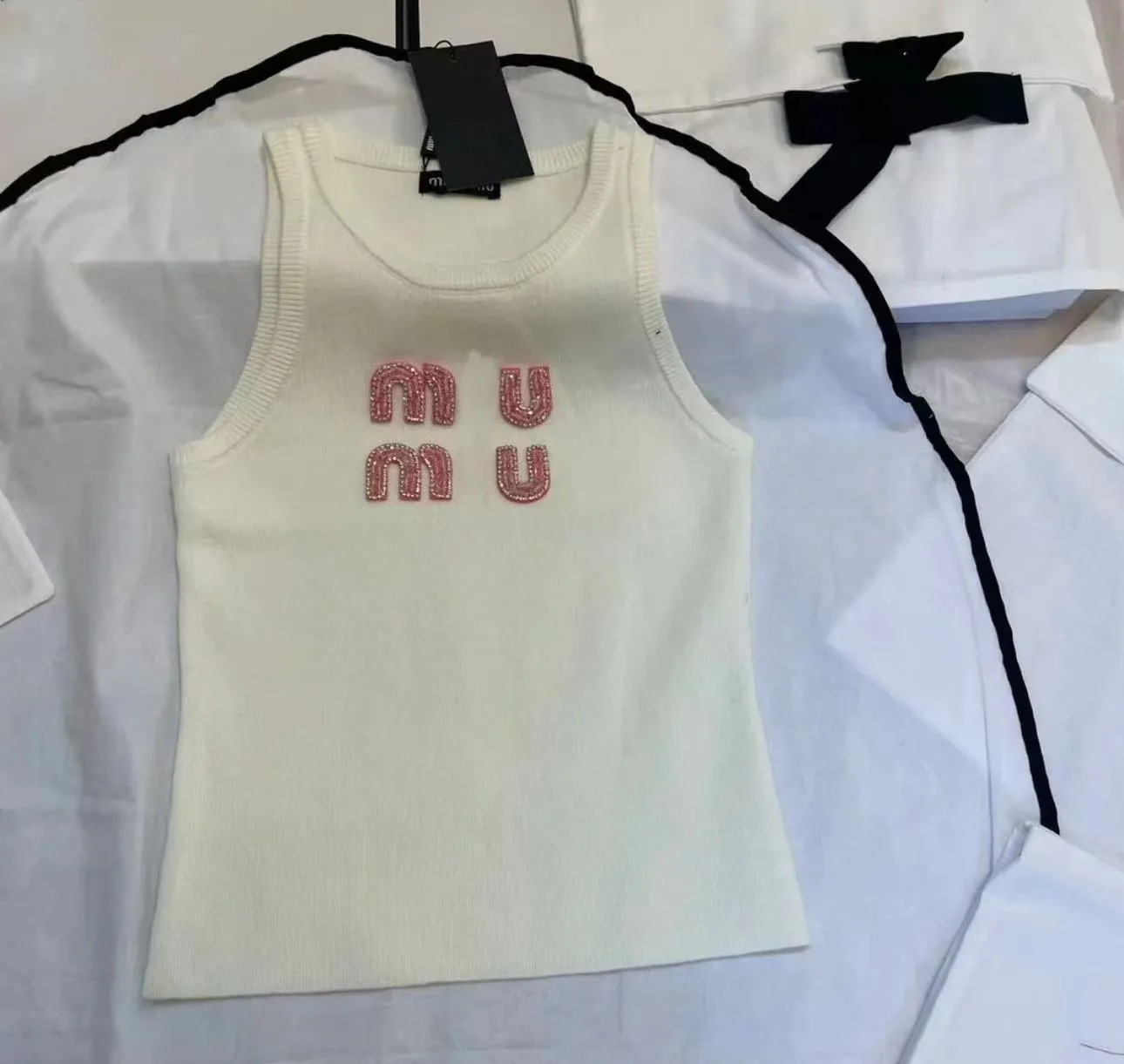 Miu Tank Top Designer Women Vest High Street Knits MM Diamond Embroidery Knitted Vest Sleeveless Breathable Cropped Tops Sexy Muiemiu Clothing Women