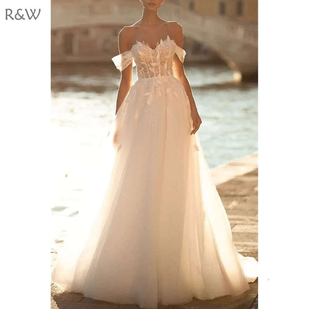 2024 Appliques Robes de mariée Split A-E GOW avec Bow Swoop Train Train Bride Robe Robe de Mariee