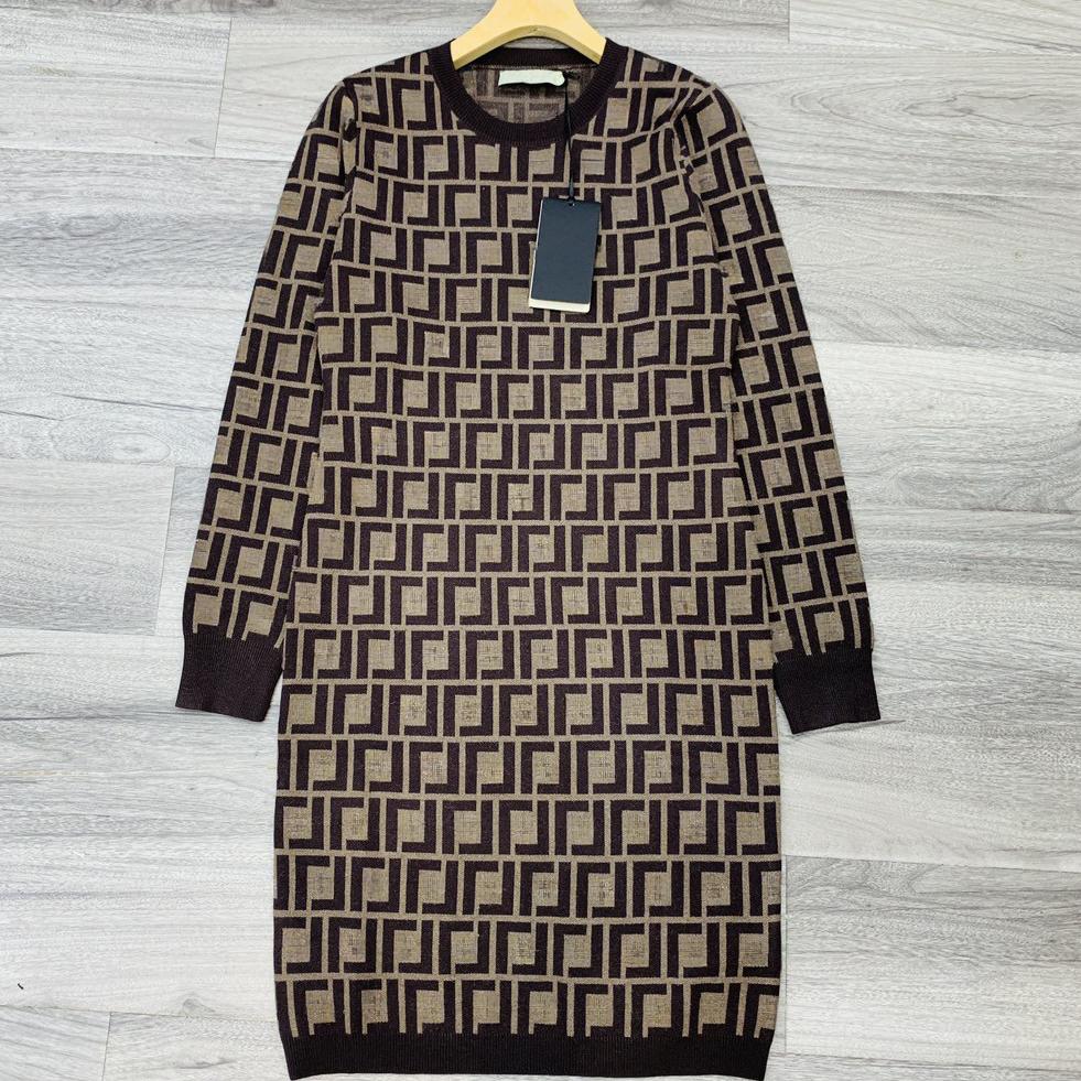 Style de design français Impression complète Jupe courte élastique Poulain en tricot robe hanche enveloppante Brune brune épaisse L