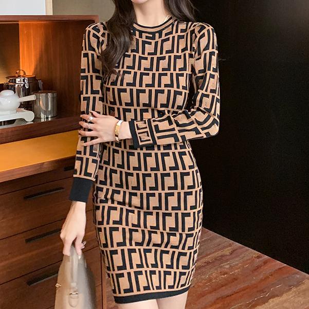 24FW Nouveau style de design français base à manches longues imprimerie complète en jupe en tricot élastique enveloppe de robe de hanche envelopp