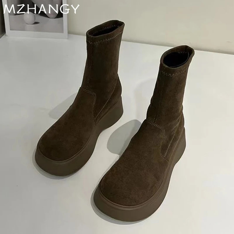 Femmes en daim cheville chaussures d'hiver Femme 2025 tendance mode rétro chaud goth cozy marche bottes de neige classiques mujer bota 23f2