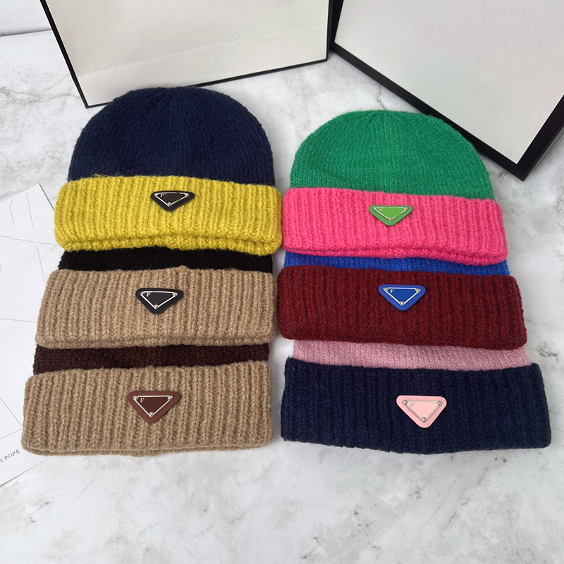 Chapeau de bonnet de créateur Emblème Triangle inversé Contraste Couleur Contraste Chapeau tricoté en laine Unisexe Chapeau d'hiver renversé Chap