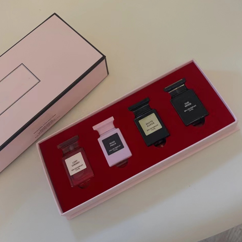 Ventes Parfum de beauté Unisexe hommes femmes Parfum parfums ensemble 7,5 ml 4 pièces ensemble kit de costume de parfum le labo byredo rose des v