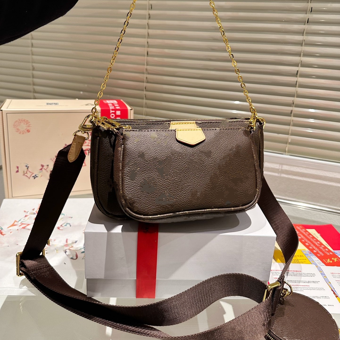 Sac de designer Sacs à main d'épaule de luxe L Mode Femmes Portefeuilles Dames Haute Qualité Cuir Embrayage CrossBody Triple Mahjong Sac 2024 Bad