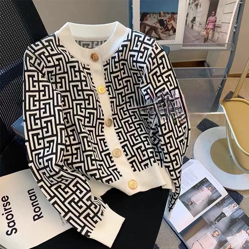 Spring and Autumn New Advanced Western Fashion Gentle Round Neck Contrast Knitted Cardigan Women