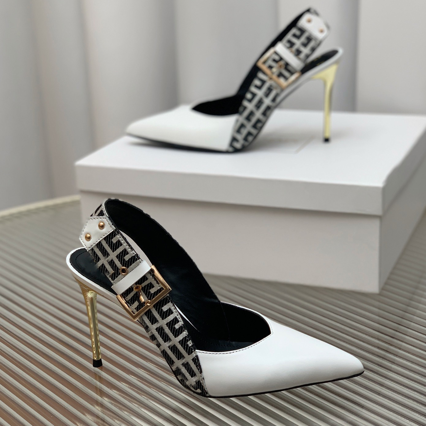 Talons chaussures habillées sandales sandales de vache de vache à boucle imprimée boucle slingbacks stiletto orteils pointues pompes 9,5 cm sanda