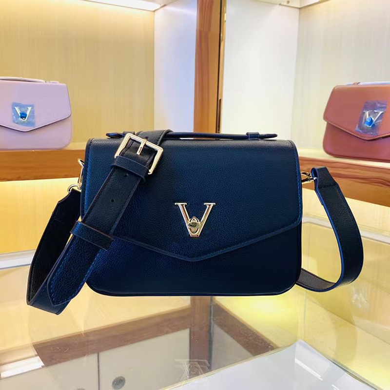 Luxurys handbags Flip shoulder crossbody bag flap purse designer bag black chain bag lockme real leather luis bag women messenger bag small tote-image-990047475