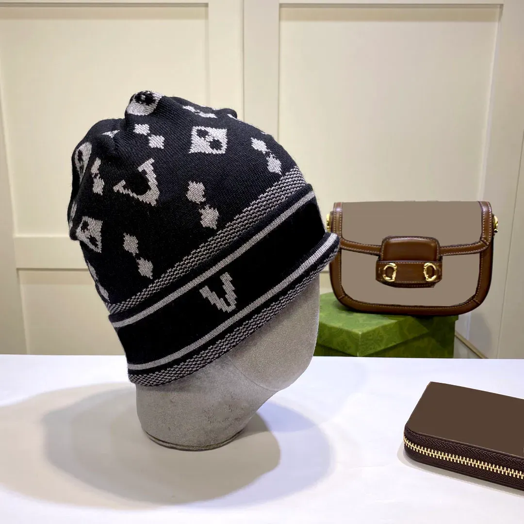 Designer beanie luxury beanie knitwear hat Alphabet design temperament versatile beanie knitted hats warm letter design Christmas 4 colors-image-914701217
