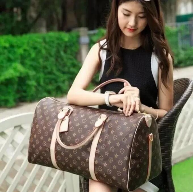 Designers Fashion Duffel Sacs Luxury Men de voyage Sacs de voyage Femelles sacs à main en cuir