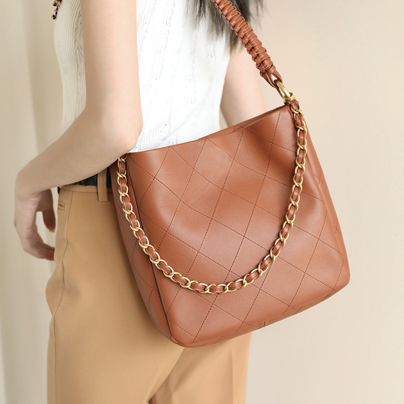 Designer Tote Bag 26cm Calfskin Shopping Bag 10A Luxury Hobo Bag Women Crossbody Bag Diamond Lattice Shoulder Bag Chain Evening Bag With Box C149