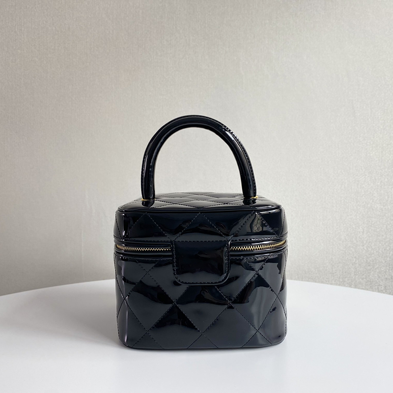 Designer Cosmetic Bag Vintage Vanity Bag Patent Calfskin Clutch Bag 10A Mirror quality Makeup Bag Luxury Evening Bag Women Handbag With Box C157