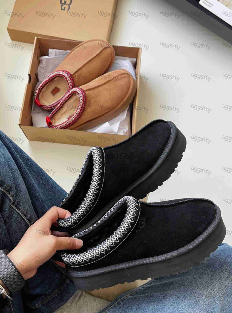 Boots Australia Classic Snow Boot Men Work Boots Designer Tasman Slipper Femmes à moitié chaude FOURNE D'HIVÉ