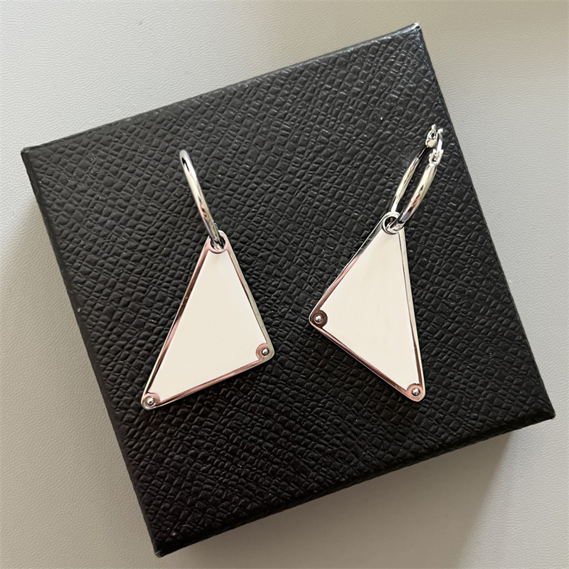 Femmes Marque Bijoux Boucles D'oreilles Créateur De Mode Boucles D'oreilles Triangle Lettre Oreille Goujons Lady Accessoires De Fête De Mariage B