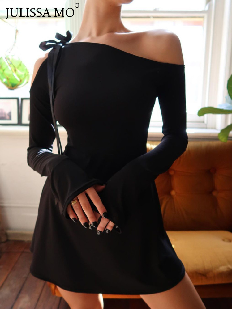 Robes décontractées de base JULISSA MO Été Sexy Sans Bretelles À Manches Longues Évider Mini Robe Pour Femmes Bandage Mince Inclié Épaule Soirée