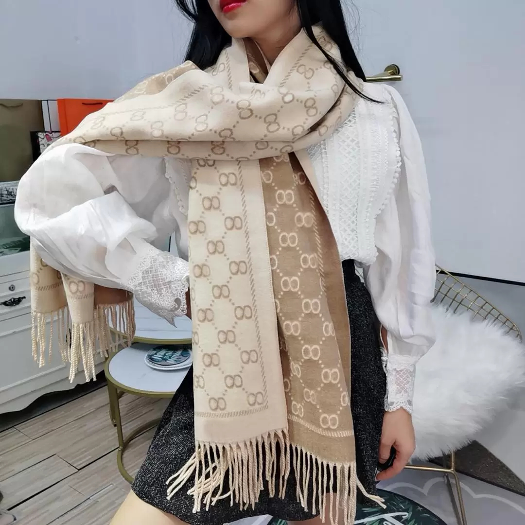 2024 Designers de luxe Designers Cashmere Scarpes Femmes Hommes Men d'automne / Winter Swarves Imprimée Châles de laine Boîtes Christmas Designer