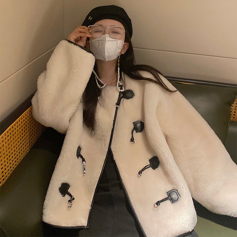 Lamb wool coat for young women's sheep cut down coat 2023 new totem hook buckle fur integrated fur short