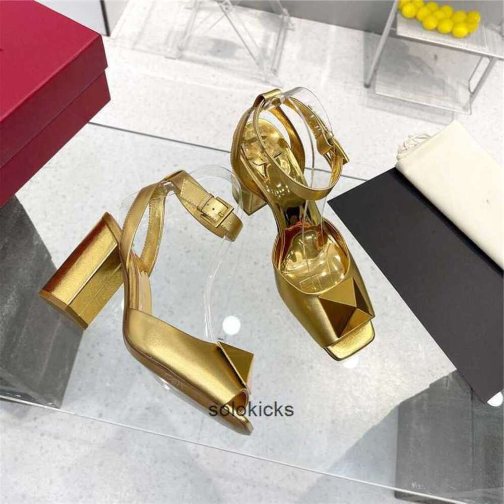7DOJ Valentinolies Été Populaire Pantoufles Femmes Sandales Marque De Luxe 03-013 Robe D'affaires De Mariage Plat En Cuir Talons Hauts Casual Q82