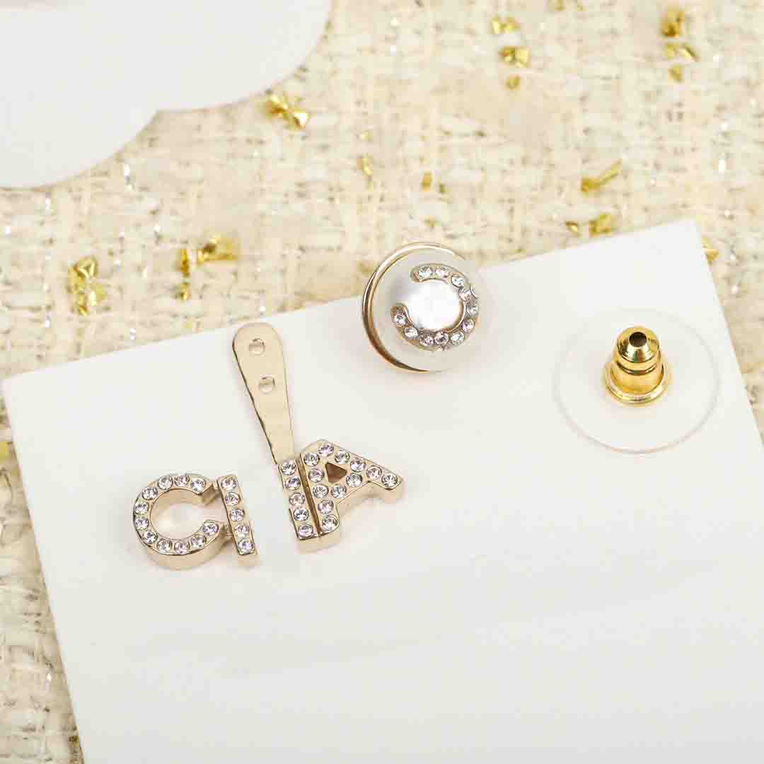 2024 Boucle d'oreille de charme de qualité de luxe avec des perles de diamant et de coquille naturelle, conception de mots avec boîte de timbre P