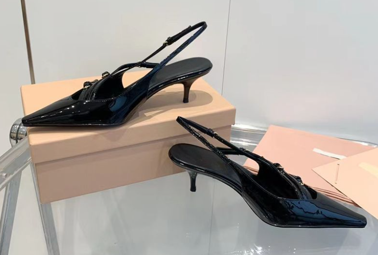 Top Qualité Sandales Designer Luxe Couleur Pure Talons Hauts Sandales Femmes Cuir Casual Chaussures Ladys Sexy Stiletto Creux Bout Ouvert Une Lig