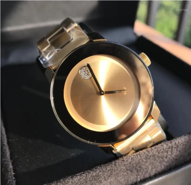 Montre-bracelets de créateurs masculins Mottes de montres pour femmes Mouvement de quartz 36 mm 42 mm STRAPE D'ACIER INOXED