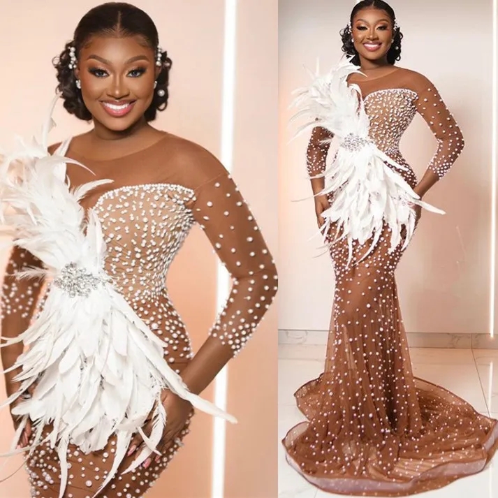 2024 Robes de bal sirène - manches longues du cou avec des plumes, des perles, des robes de soirée formelles de taille