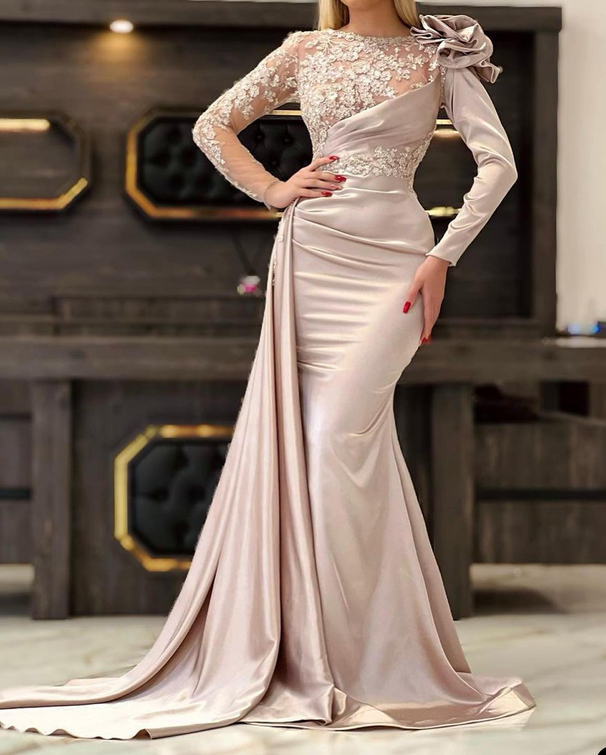 2023 Light Champagne Evening Dresses Wear Arabic Dubai Pleats Formal Crystal Beaded Jewel Neck Elegant Mermaid Long Sleeves Prom Party Gowns