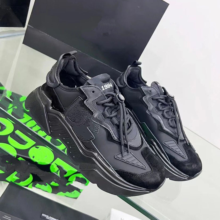 2023 Chaussures respirantes blanches Top Design de luxe Hommes Printemps Nouvelles femmes Chaussures décontractées Tendance de la mode Baskets de