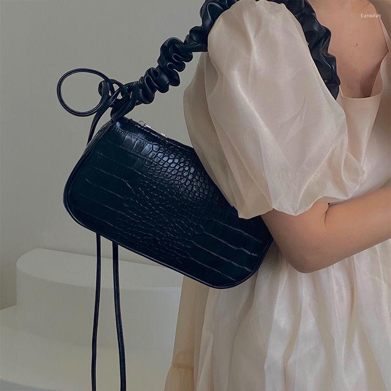 

Evening Bags Fashion Design Women Shoulder Messenger Bag Simple Pleated Strap Ladies Underarm Solid Color Female Clutch Purse Handbags, Black
