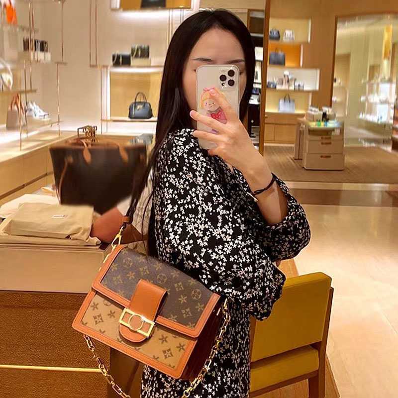 Designer shoulder messenger bag leather luxury retro chain gold hardware presbyopic clutch bag unisex European and American case