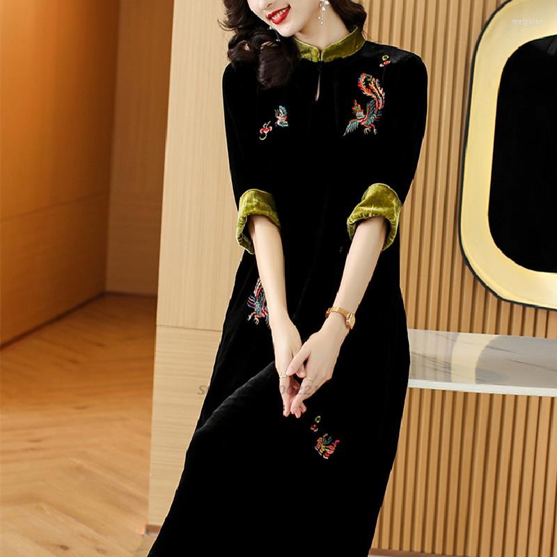 

Ethnic Clothing 2023 Chinese Traditional Dress Vintage Flower Embroidery Velvet Qipao Oriental Evening Party Vestido Retro Thicken