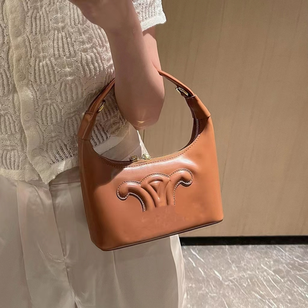 

2023 New early spring womens bag Designer Tote pillow Bags Ladies Symbole Jacquard Fabric Luxurious Contrast Leather Fashion Handy Handbag Shoulders, Brown