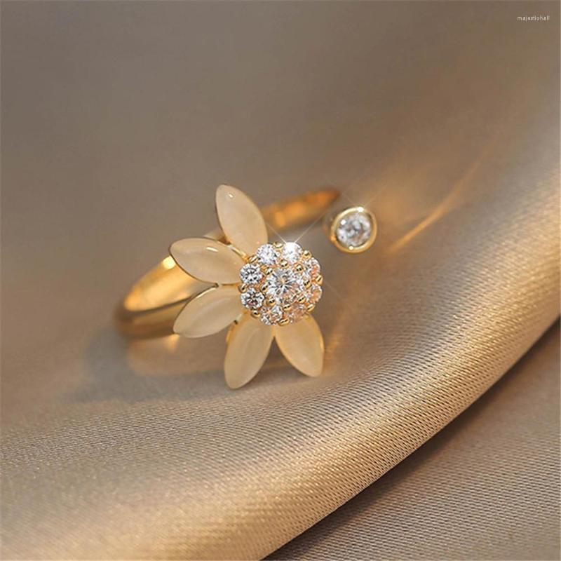 

Wedding Rings Cold Wind Opal Sunflower Ring Design Senior Female Niche Speak Ins Tide Light Luxury Birthday Gift For Girlfriend