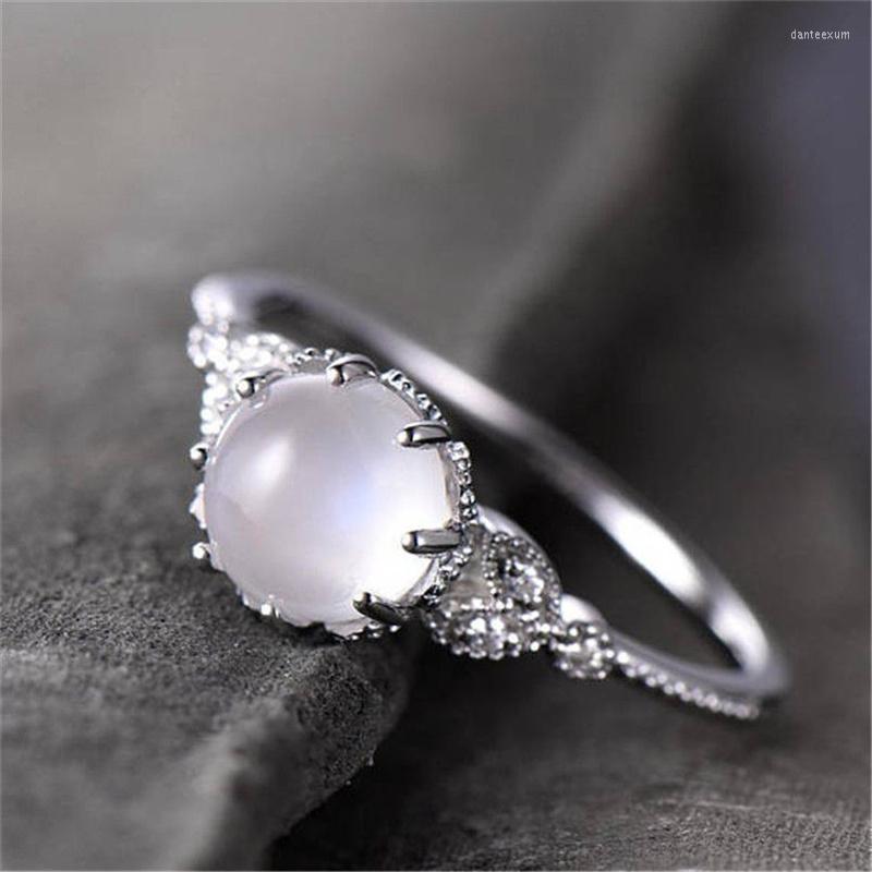 

Wedding Rings Huitan White Imitation Opal Ring Women Accessories Temperament Elegant Lady's Anniversary Gift Brilliant CZ Jewelry