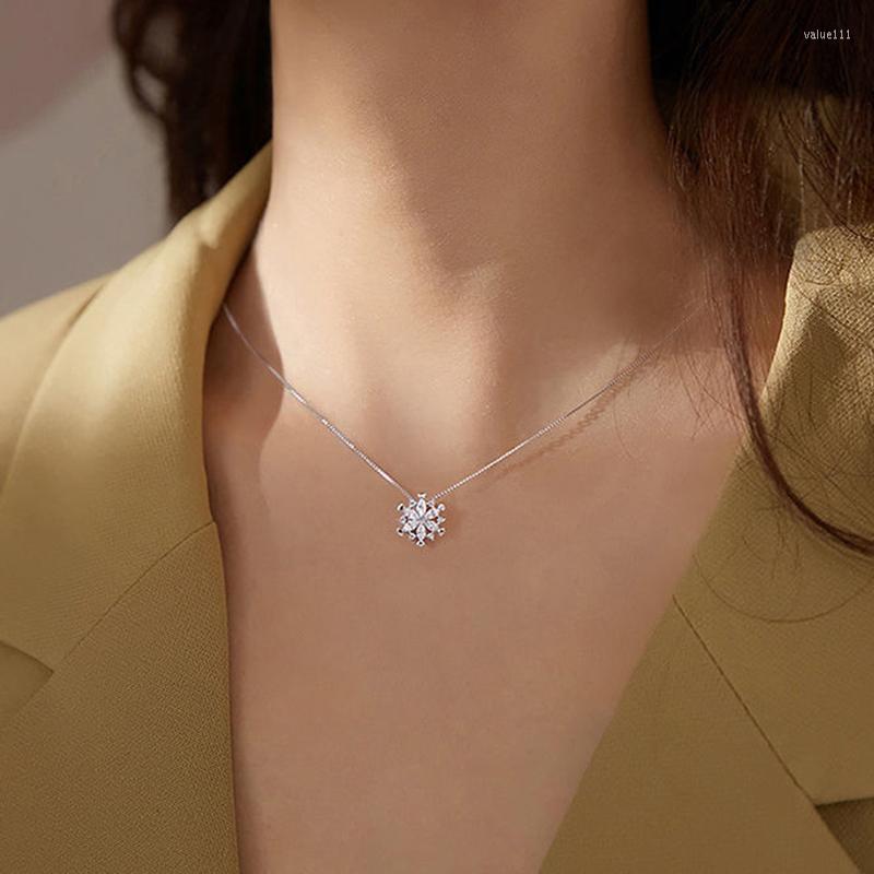 

Pendant Necklaces Women Girls Snowflake Shining Crystal Necklace Rhinestone Snow Gift Jewelry