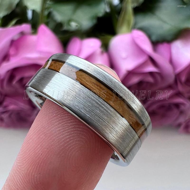 

Wedding Rings Tungsten Carbide Ring For Men Wemen 8mm Offset Grooved Whiskey Barrel Wood Inlay Engagement Brushed Finish Comfort Fit