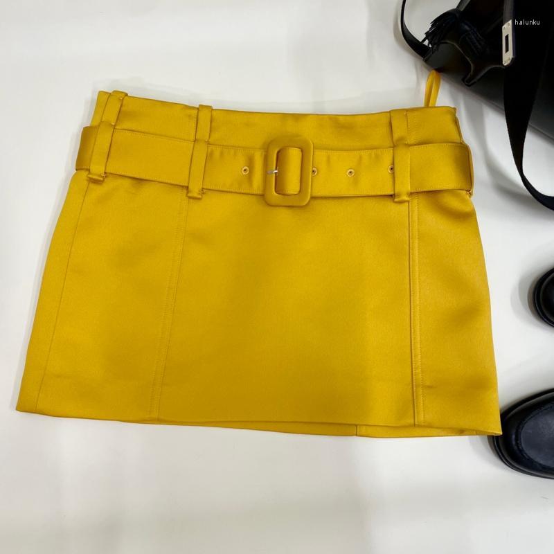 

Skirts Retro Low Waist Show Black Yellow Skirt Smooth Satin Luxury Design Miniskirt Belt Fashion Brand Summer Girl Women Clothing