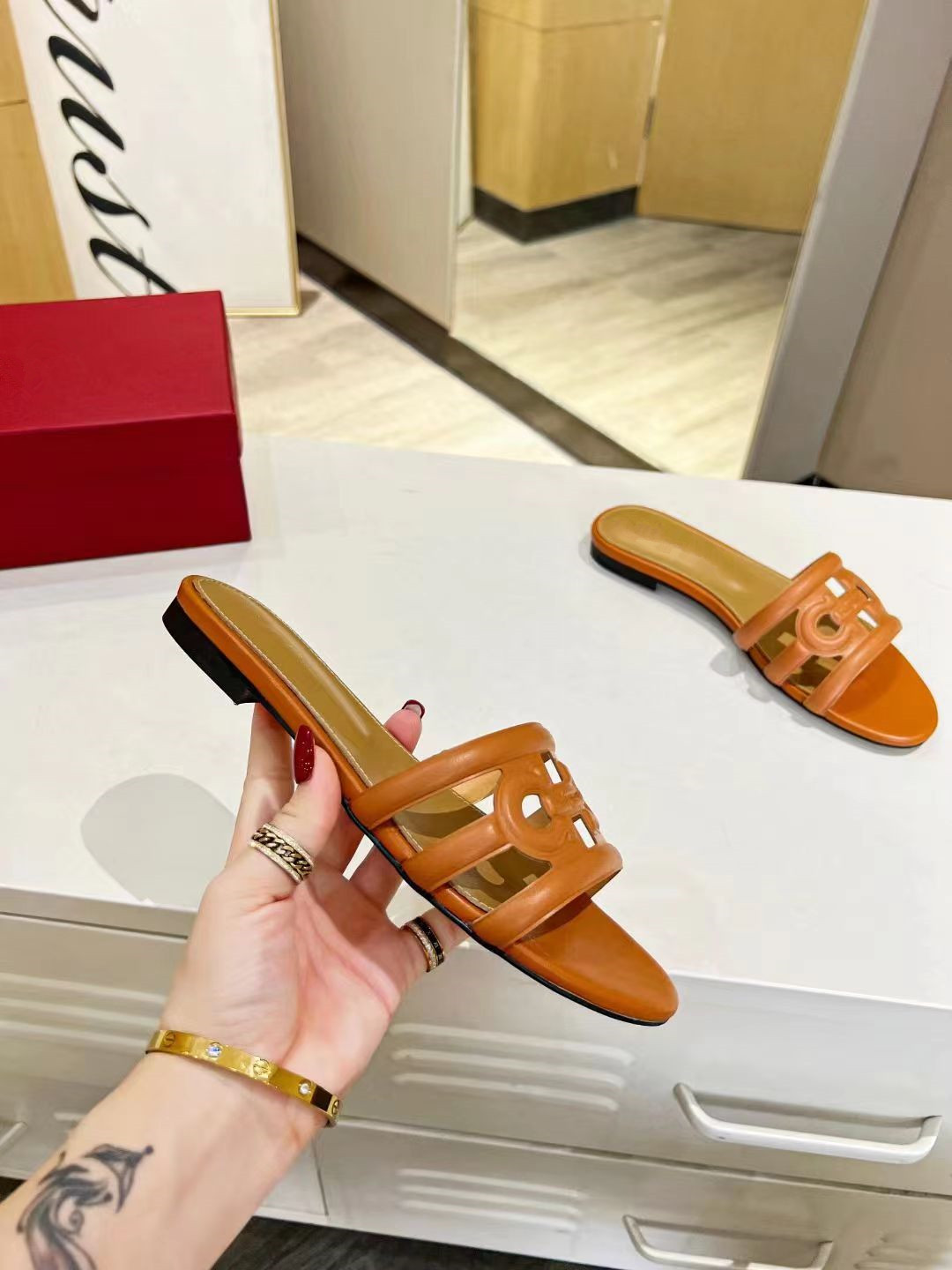 

23 summer new leather flat slippers cowhide upper sheepskin lining embossed hollow fashion brand comfortable breathable sandals leather outsole shoes, Black