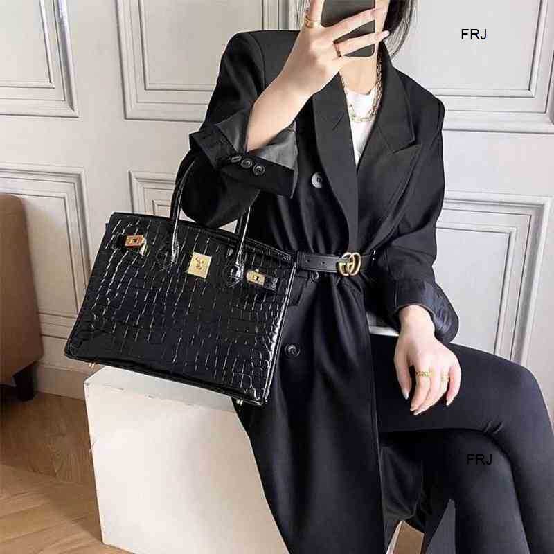 

Designer Bags Birkin Handbags Herme Emma Platinum Crocodile Pattern Business Rest Highend Atmospheric Bag Super Large Capacity Fashion Vers Have Logo, Black 25 fine crocodile print