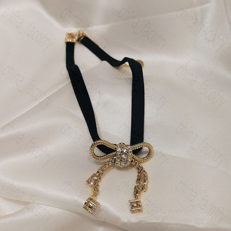 

New fashion velvet necklaces Bowknot Diamond Necklace Neck chain Clavicle chains