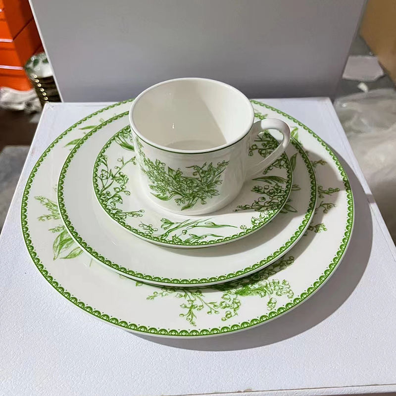 

High-end Dinnerware Sets Bona China Light Fresh Magnolia Luxury Design 4 Pcs Dinner Plates Porcelain Coffee Cup Set for Gift, Light green