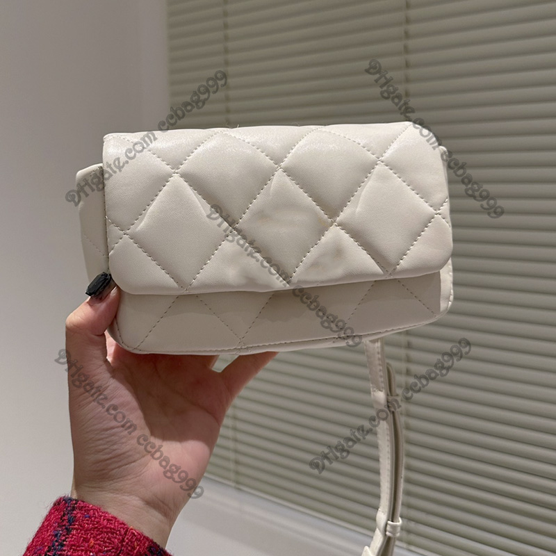 

Vintage Flap Mini 19 Fanny Pack Waist Bags Quilted Shiny Lambskin White Black Designer Handbags With Chain Card Holders Luxury Wallets Pouches French Coin Purses 19c