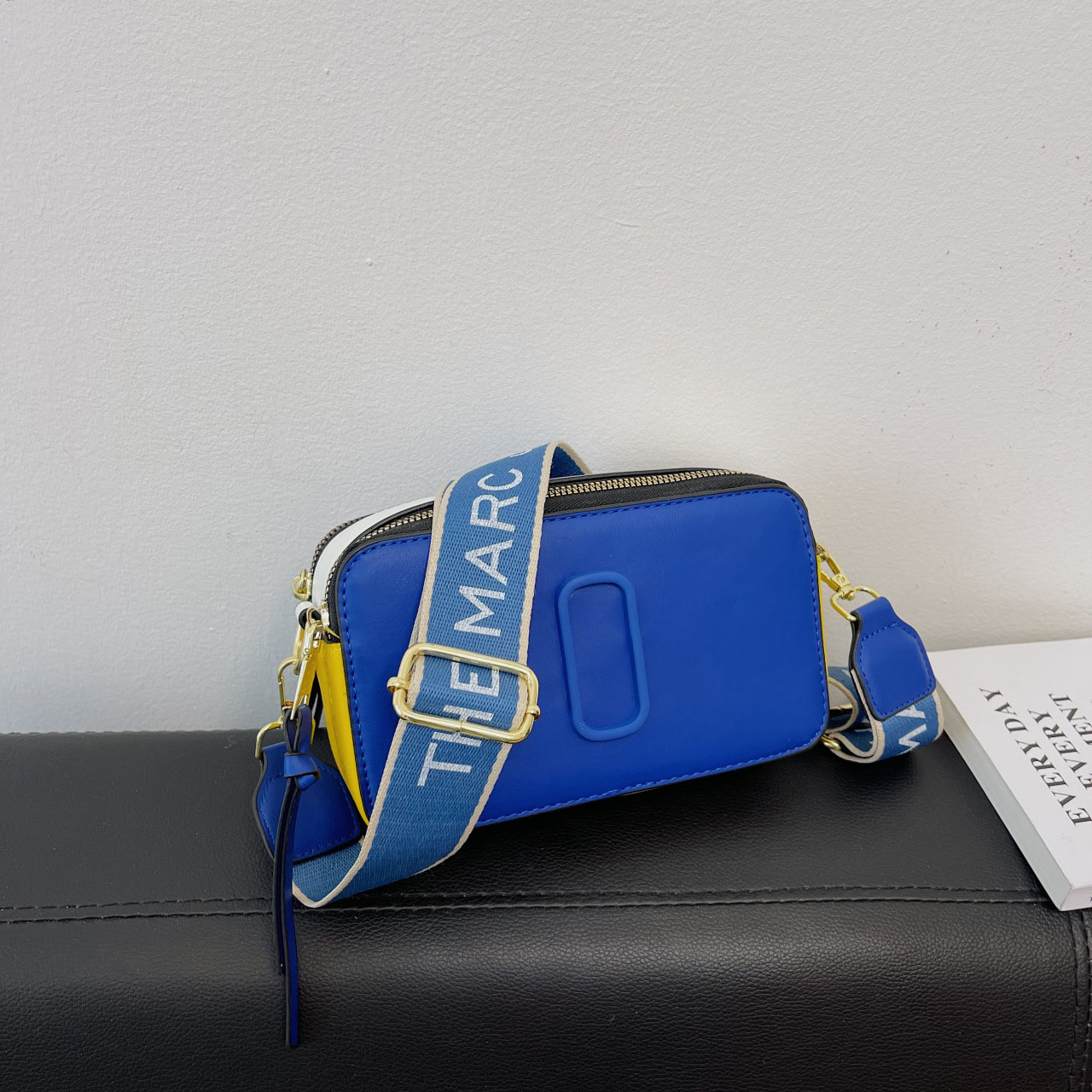 

RETAIL Designer Women Bags New 2023 Contrast Color Small Square Bag Trend Letter Single Shoulder Messenger Bag, Green
