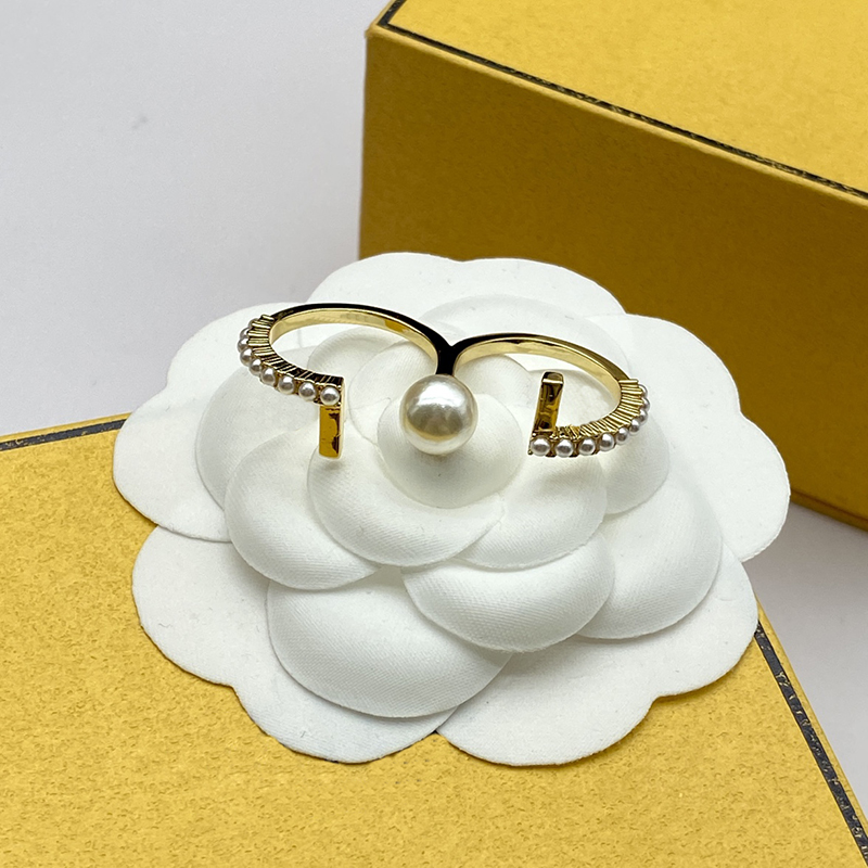 

Designer Ring For Women Womens Double Rings Symmetrical Big Pearl Ring Couple Rings Luxury Designers Double Gold Letter 2301044QS