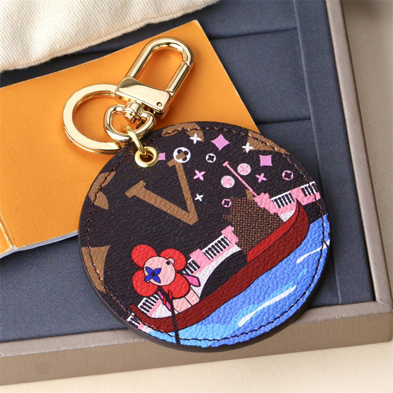 

Designers Luxurys Keychains Lanyards Fashion Womens Bags Mens Cars Lovers Key Chain Classic Letters Old Flowers Golden Buckle Keyring