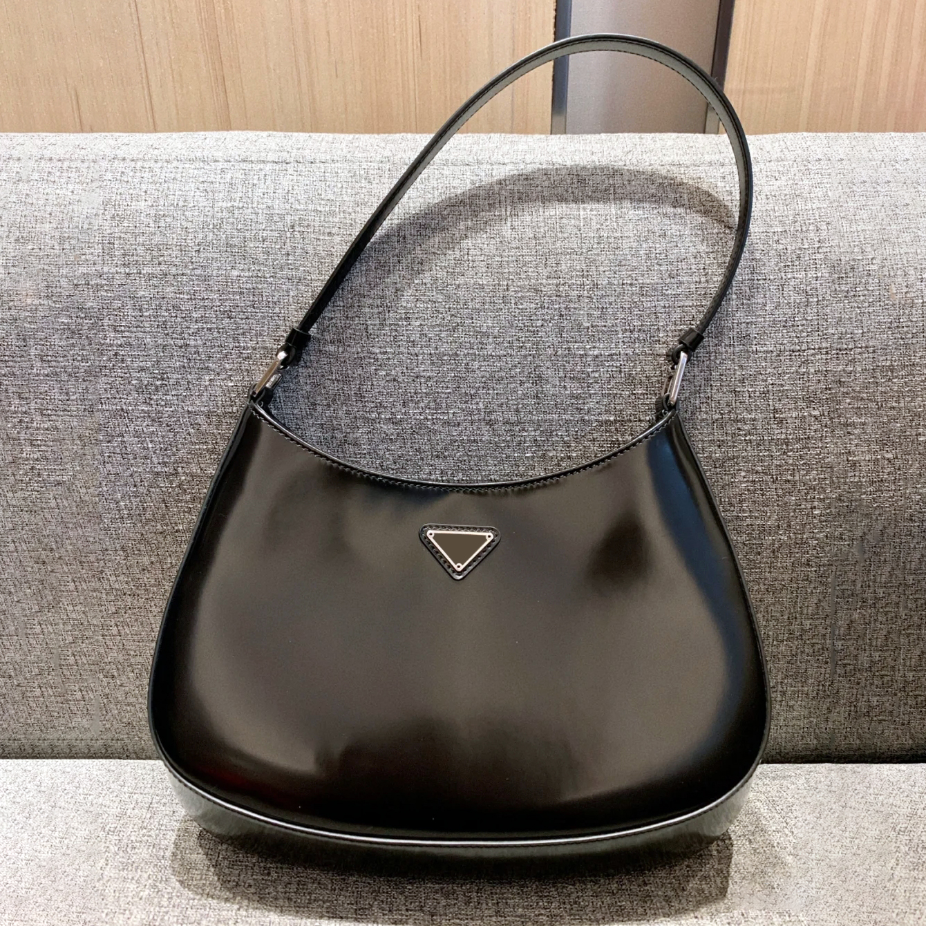 

Luxurys Designers Shoulder Bag cleo Crossbody Genuine Leather famous Women's tote hobo Handbags Totes fashion underarm travel pochette Evening classic Clutch Bags, Size:22*6*27cm-white