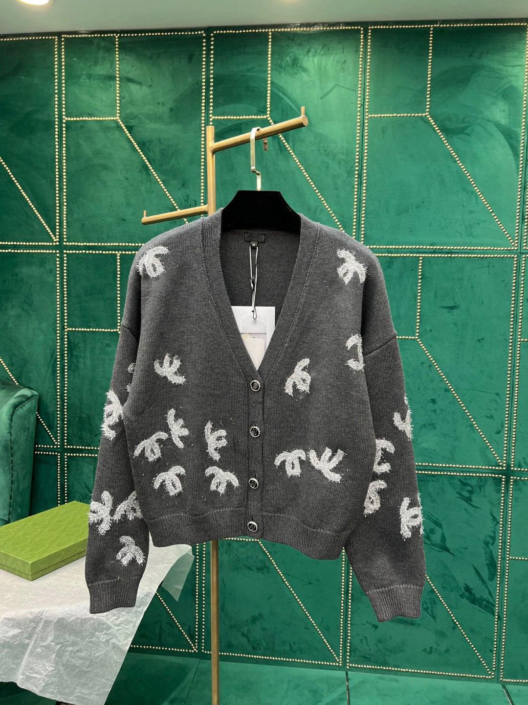 Women's Sweaters designer 2023 Milan Runway Spring Summer Brand Same Style Sweater Gray Red LOng Sleeve V Neck Pullover High Quality Womens bei