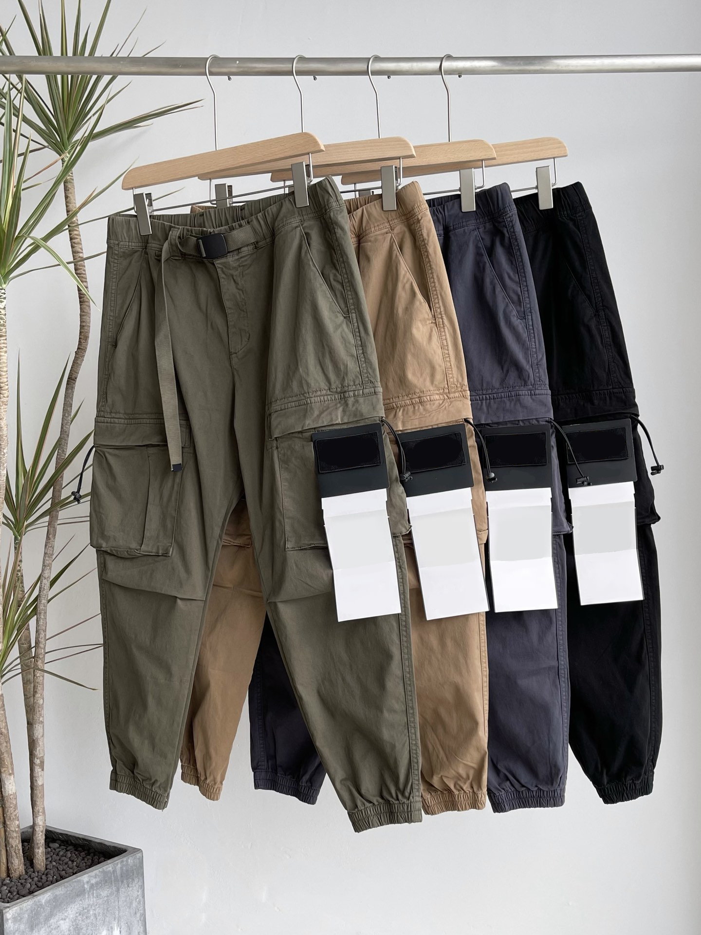 

Designer Cargo Pants Mens Trousers Konng Gonng Multi Big Pocket Overalls Solid Color Pant Military style vintage washed side pocket bound leg Jogging Badge Leggings