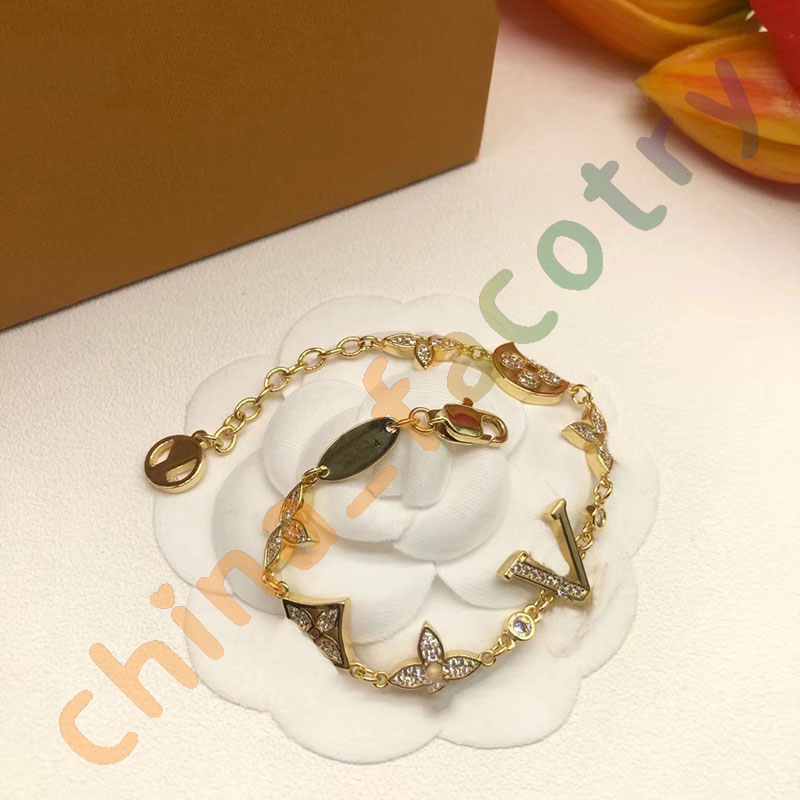 

Fashion Style Bracelets Women Bangle Chain Designer Flower Letter Diamond Stainless Steel Wedding Lover Gift Bracelet